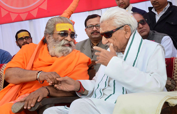 VHP chief Ashok Singhal and Shankaracharya Vashudevanand Saraswati during "Akhil Bhartiya Hindu Sammelan" in Allahabad (Photo: PTI) VHP chief Ashok Singhal and Shankaracharya Vashudevanand Saraswati during "Akhil Bhartiya Hindu Sammelan" in Allahabad (Photo: PTI)